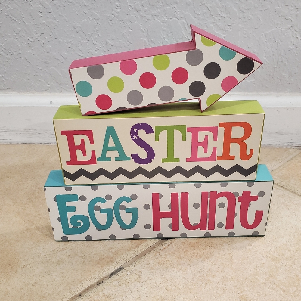 Kirklands EASTER EGG HUNT 3 Stacked Wooden Sign - Colorful Polka Dot Arrow